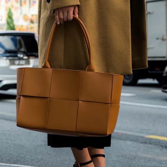 Verano Hill Karine Medium Tote Bag - Picture 3 of 3